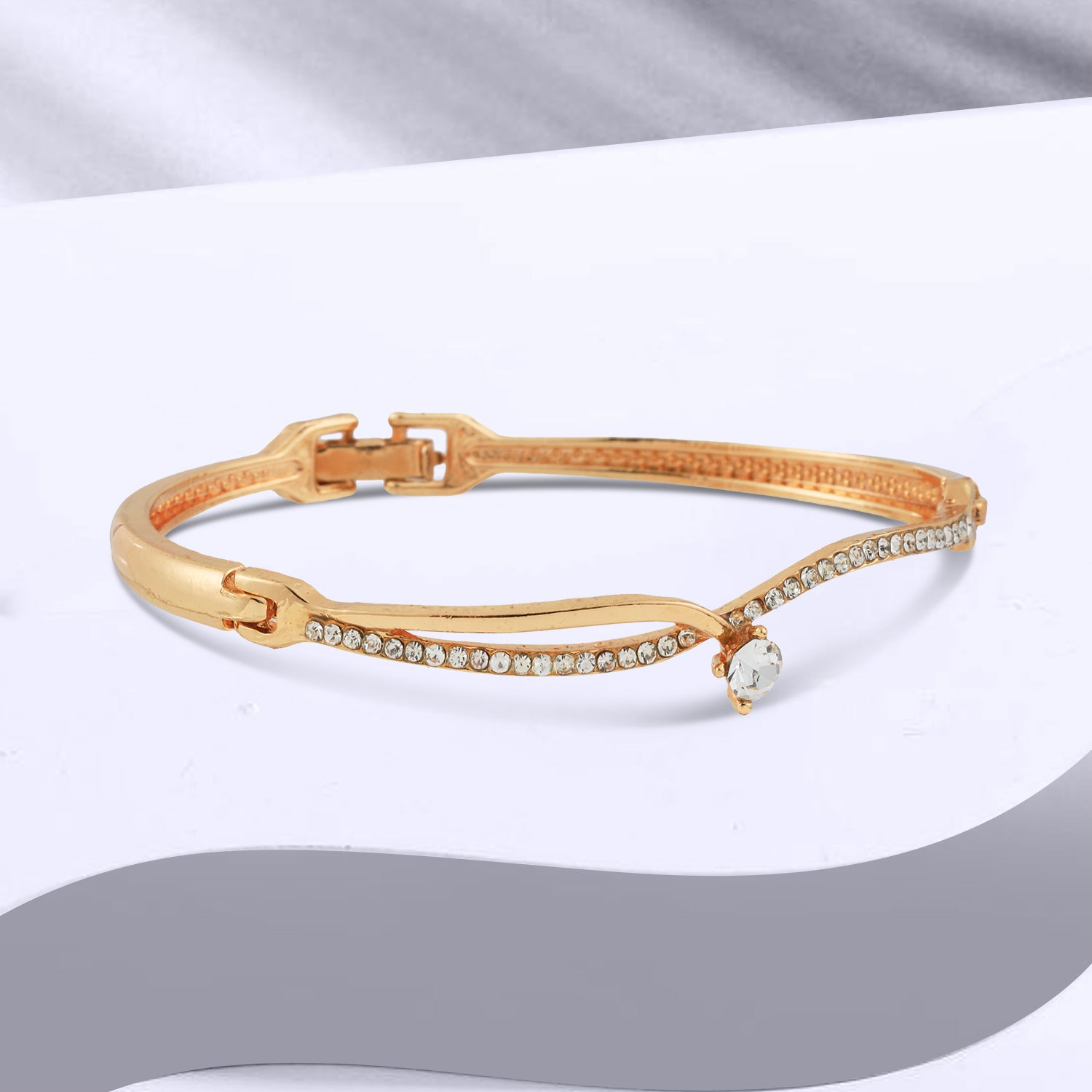 american diamond bracelet for women white backgrund