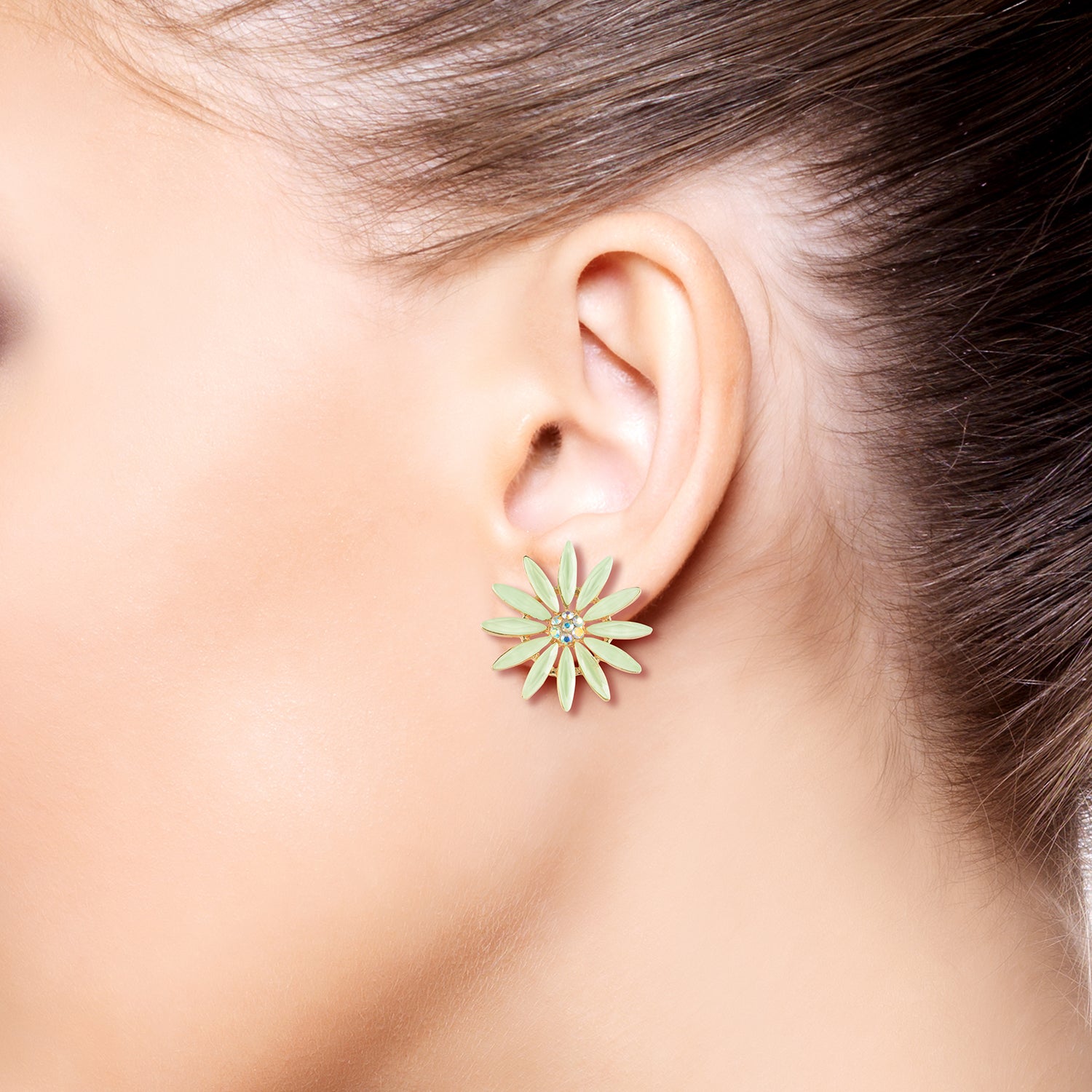 pastel green flower stud earring model pic