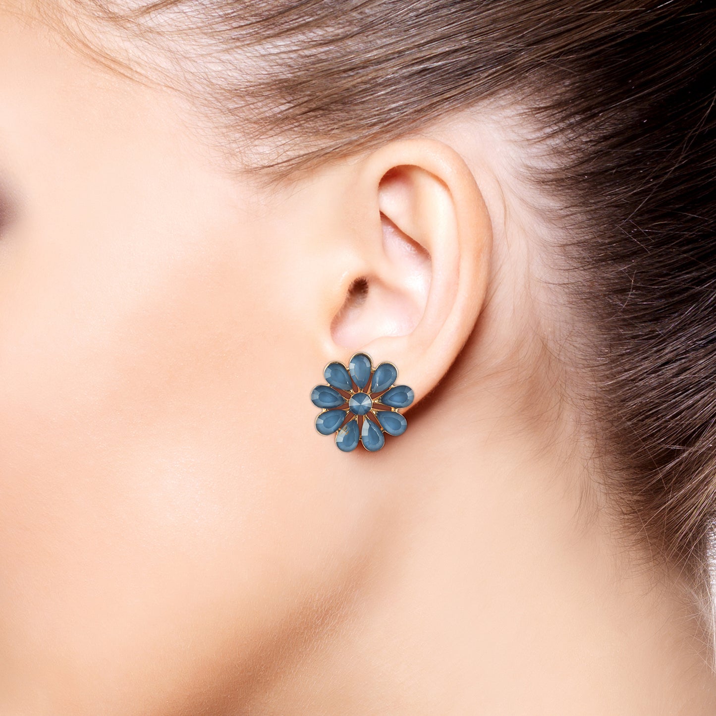 grey flower stud earring model pic