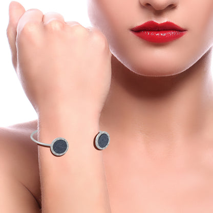 silver-plated Grey cuff bracelet model pic